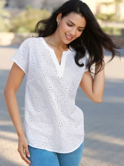 Blouse à broderie ajourée col en V et manches courtes