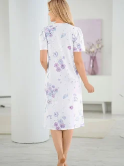 Chemise de nuit à fleurs et fronces discrètes