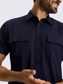Chemise à manches courtes poches poitrine plaquées