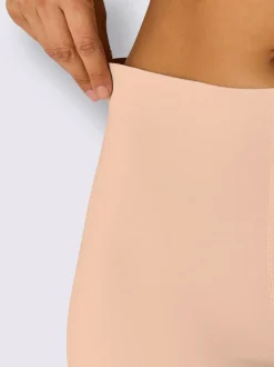 Culotte gainante légèrement gainant