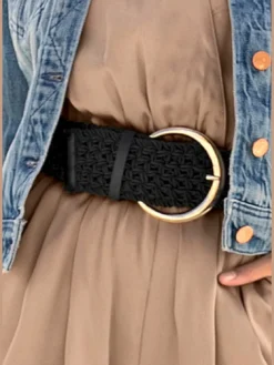 Large ceinture avec boucle métallique dorée