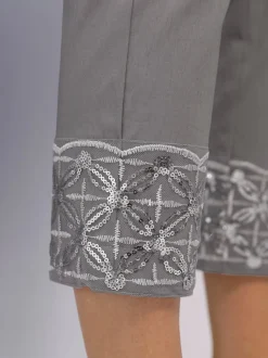 Pantalon 7/8 orné de paillettes