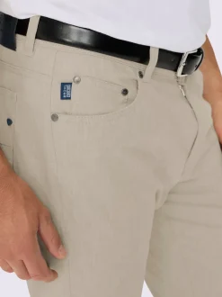 Pantalon peu froissable et facile à repasser