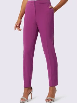 Pantalon tailleur à poches latérales et plis fuselés