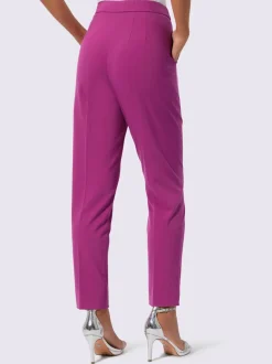Pantalon tailleur à poches latérales et plis fuselés