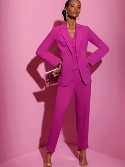 Pantalon tailleur à poches latérales et plis fuselés