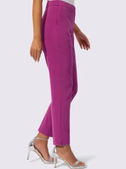 Pantalon tailleur à poches latérales et plis fuselés