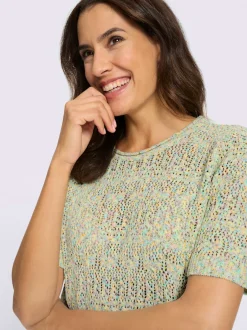 Pull ajouré bord roulé à l'encolure