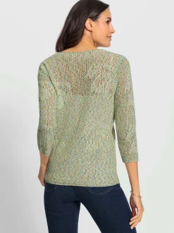 Pull ajouré légèrement transparent
