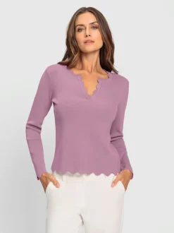 Pull en tricot fin bords ondulés élégants