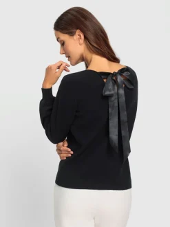 Pull en tricot fin encolure dégagée au dos