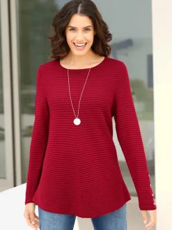 Pull long col rond avec boutons décoratifs dorés sur les manches