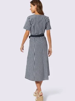 Robe à carreaux avec ceinture à nouer et manches courtes