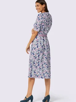 Robe traditionnelle manches bouffantes discrètes