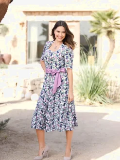 Robe traditionnelle manches bouffantes discrètes