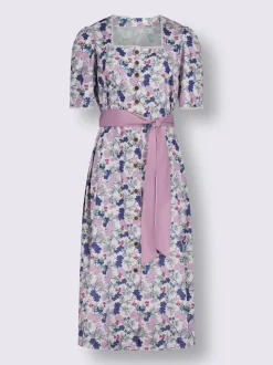 Robe traditionnelle manches bouffantes discrètes