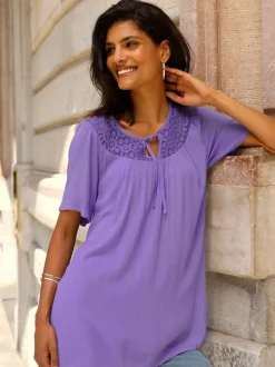 Tunique viscose fluide à empiècement en dentelle et manches courtes