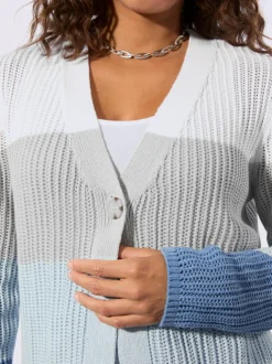 Veste en tricot ajouré ajouré
